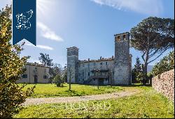 Luxury villa with swimming pool for sale in Lucca