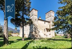 Luxury villa with swimming pool for sale in Lucca