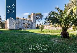 Luxury villa with swimming pool for sale in Lucca