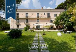 Luxury villa for sale in Naples