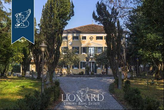 Historical villa for sale in Venice