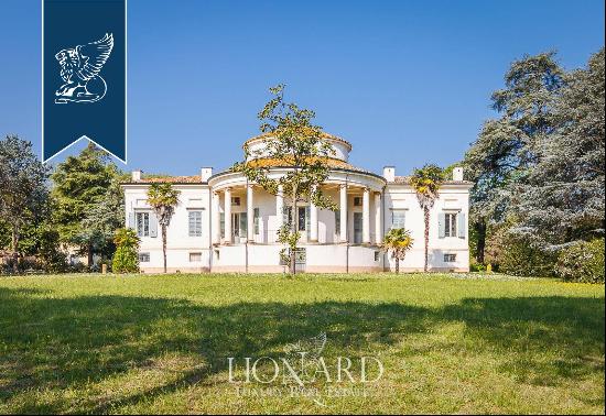 Period villa for sale in Faenza