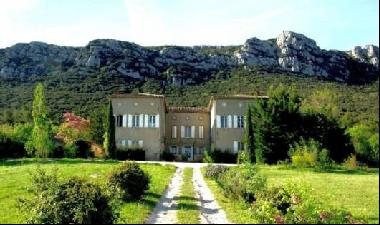 19th C. ChÃ¢teau with many original features, 490mÂ², 7 bedrooms with 5 bathrooms, 6 WC, s