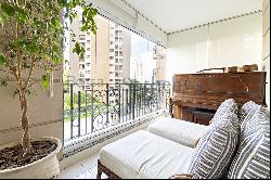 Refined apartment in green area in São Paulo