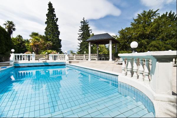 Sumptuous villa on lake Maggiore