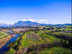 Magnificent vacant land on the banks of the Berg River in Val de Vie Estate