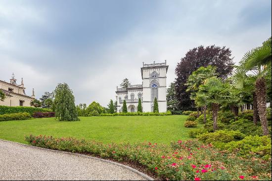 Art-Nouveau villa on the shores of Lesa