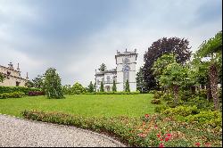 Art-Nouveau villa on the shores of Lesa