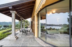 Elegant modern villa with view on Lake Montorfano