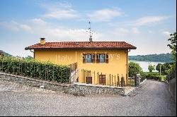 Elegant modern villa with view on Lake Montorfano