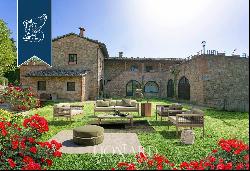 Luxury country house for sale near Siena