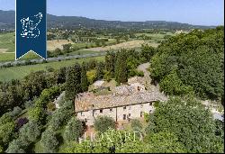 Luxury country house for sale near Siena