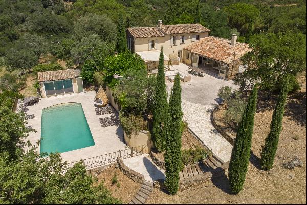 Beautiful Provencal house for sale in la Garde Freinet with a swimming pool and tennis cou