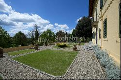 Aristocratic Villa for Sale on the Hills of Siena