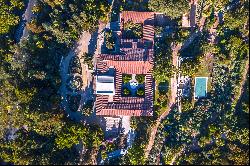 Spanish Manor in an exclusive neighborhood of Santiago with mountains view.