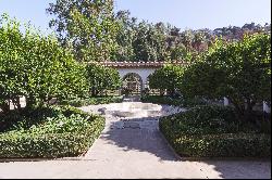 Spanish Manor in an exclusive neighborhood of Santiago with mountains view.