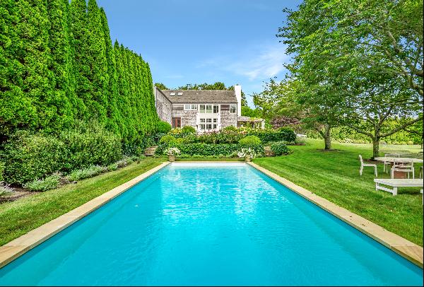 Majestic Amagansett Home in Bucolic Rural Setting