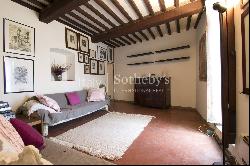 Charming farmhouse with a Xth century parish church in the Pistoia countryside