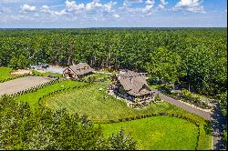 Hybrid-Fusion Red Cedar Log Chalet