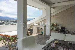 Penthouse with Extraordinary Views and Great Location