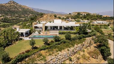 Modern and functional villa for sale in prestigious address