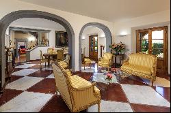Luxury villa between Pisa and Florence