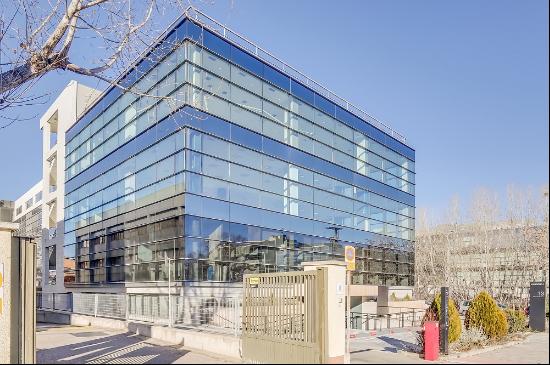 The Madrono building is located in the heart of the Alcobendas industrial estate, one of t