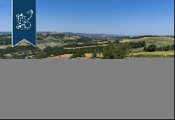 Stunning farmstead surrounded by Umbria's countryside for sale