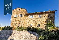 Elegant farmstead with panoramic view for sale in San Gimignano