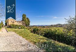 Elegant farmstead with panoramic view for sale in San Gimignano