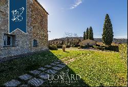 Elegant farmstead with panoramic view for sale in San Gimignano