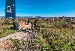 Elegant farmstead with panoramic view for sale in San Gimignano