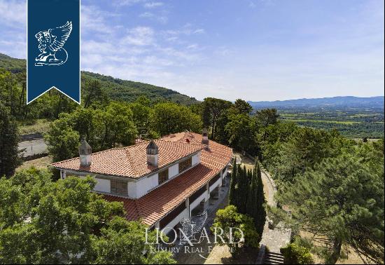 Luxury villa with tennis court for sale in Loro Ciuffenna