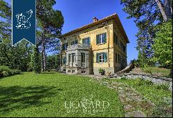 Prestigious villa with pool for sale near Arezzo