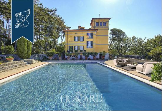 Prestigious villa with pool for sale near Arezzo