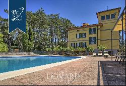 Prestigious villa with pool for sale near Arezzo