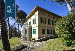 Prestigious villa with pool for sale near Arezzo