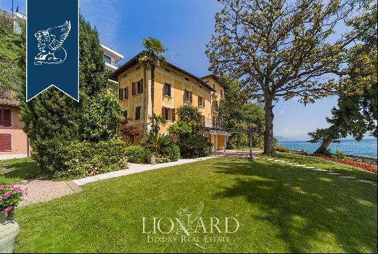 Lake Garda-front luxury Villa 