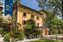 Lake Garda-front luxury Villa 