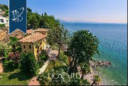 Lake Garda-front luxury Villa 