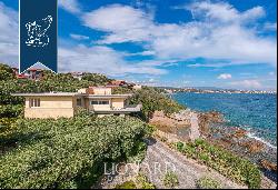 Stunning sea-facing villa for sale in Castiglioncello