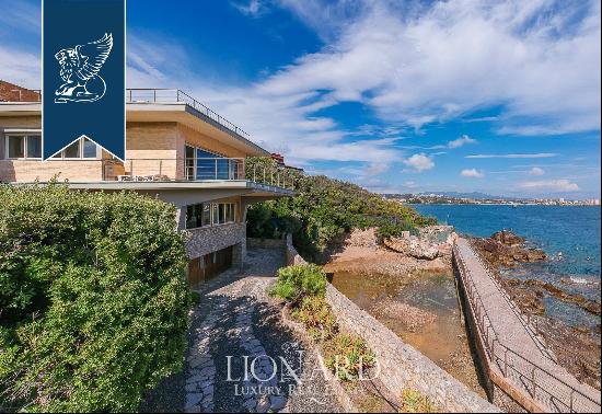 Stunning sea-facing villa for sale in Castiglioncello