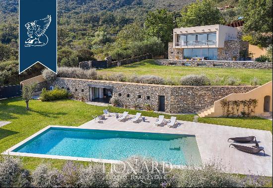 New designer estate with a wonderful enchanting pool with sea view by the Ligurian Riviera