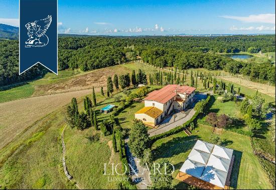 Farm with olive groves for sale near the Tuscan coast