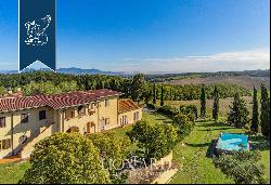 Farm with olive groves for sale near the Tuscan coast