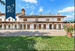 Luxury property with huge grounds, vineyards and a hunting reserve in Pavia