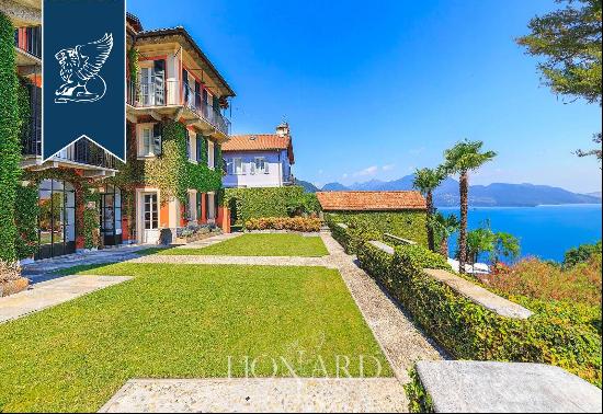 Finely-renovated old luxury estate in a panoramic position on Piedmont's shore of Lake Mag