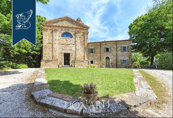 Ancient 12th-century hamlet for sale in the province of Forlì-Cesena