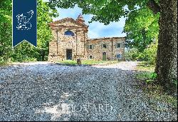 Ancient 12th-century hamlet for sale in the province of Forlì-Cesena