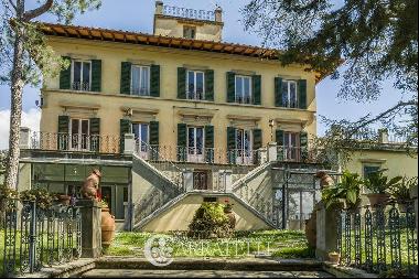 Ref. 6630 Historic villa with farmhouses and pool in Florence